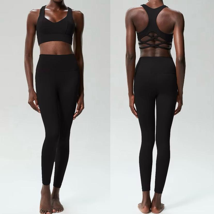 ELVIA – Sırt İp Detaylı Crop Spor Takım