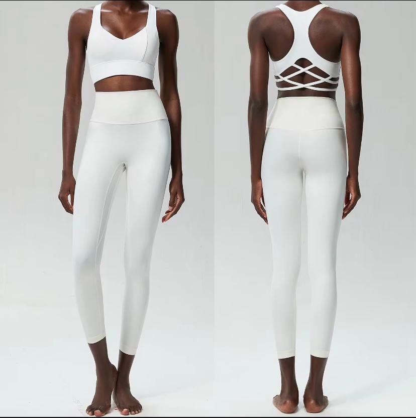 ELVIA – Sırt İp Detaylı Crop Spor Takım