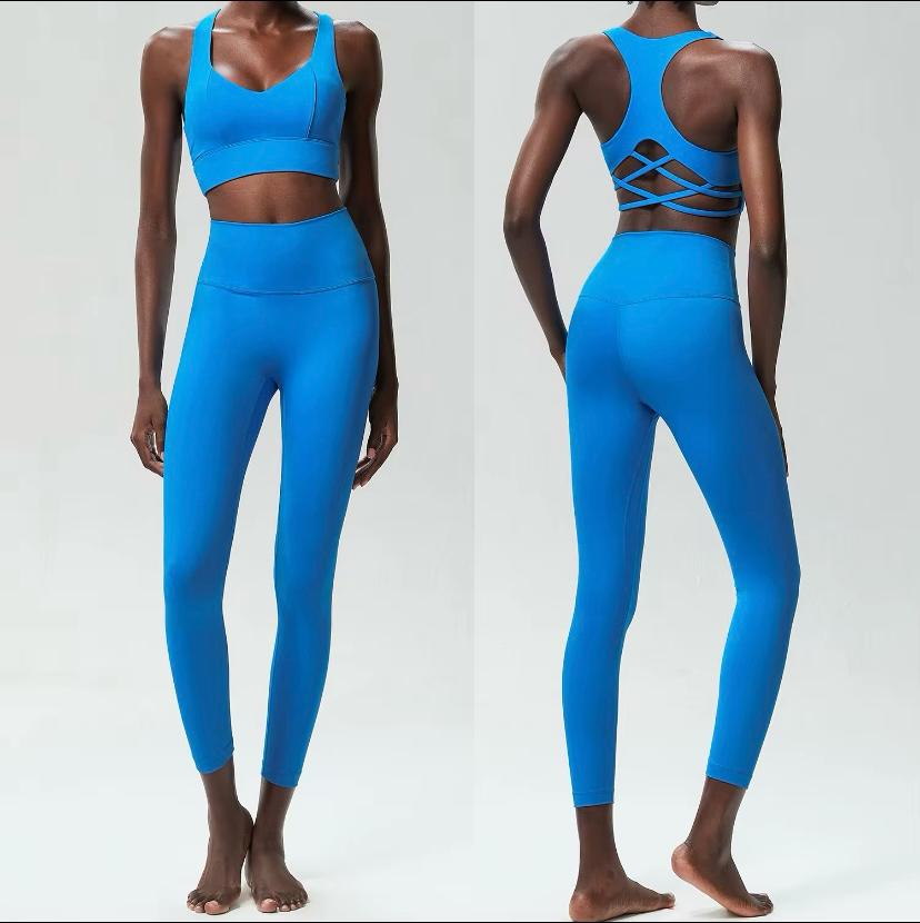ELVIA – Sırt İp Detaylı Crop Spor Takım