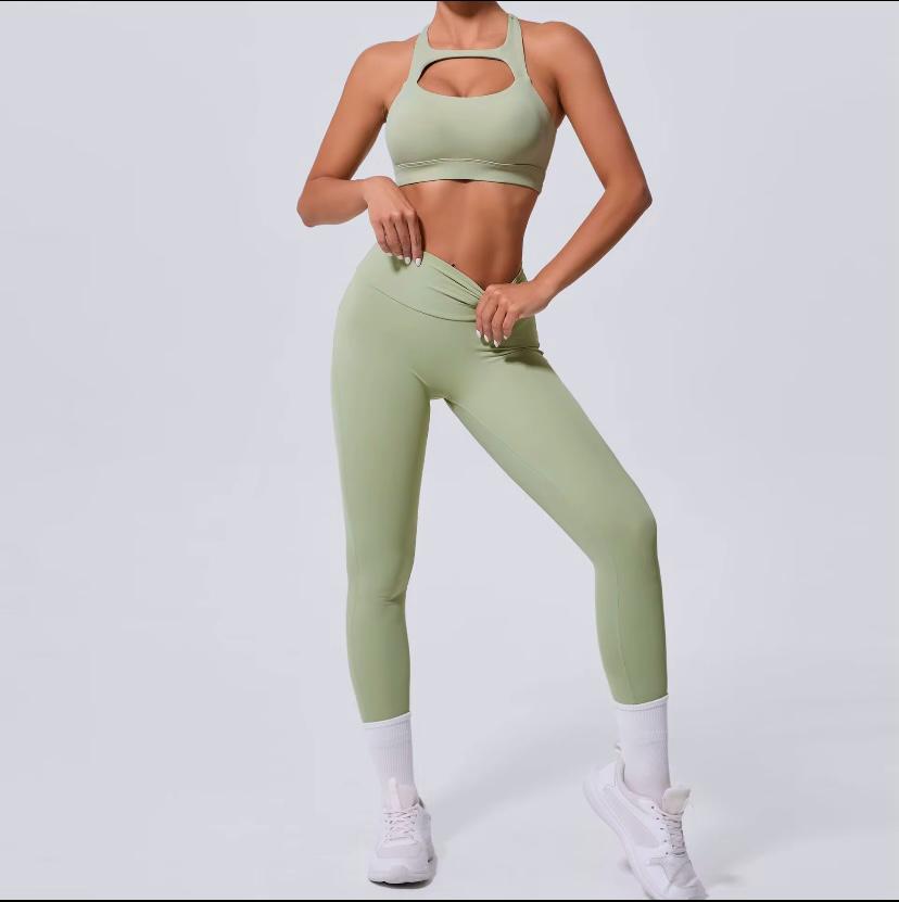 VAYRA – Göğüs Dekolteli Crop Spor Takım