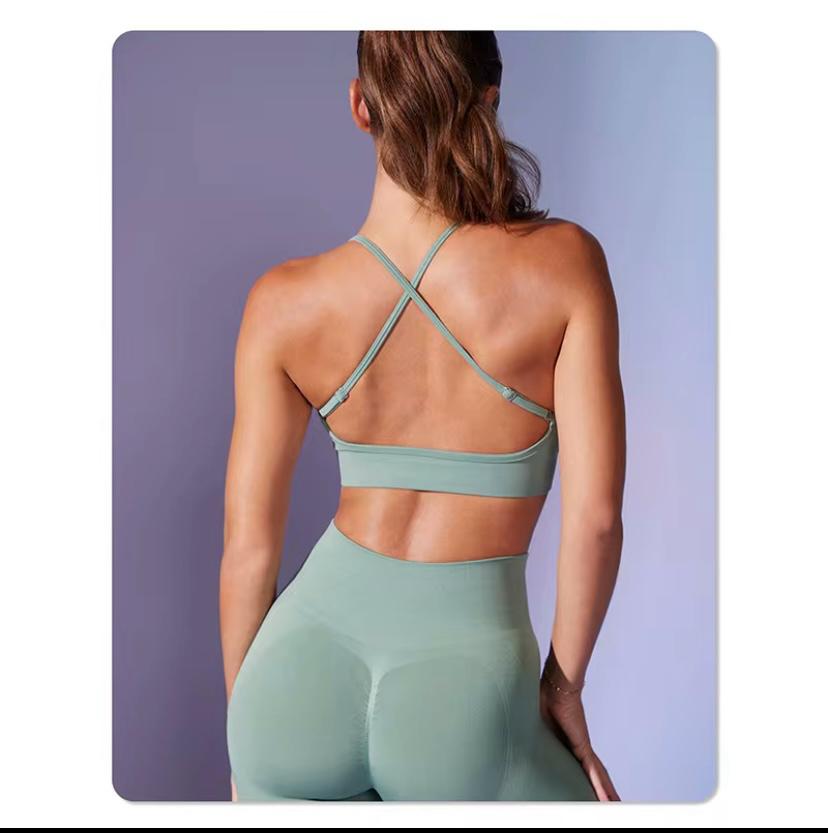 NIVRA – Halter Yaka Sırt İp Detaylı Crop Tayt Takım