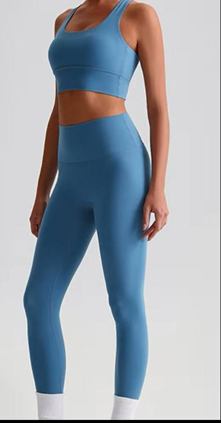 KYRA – Çapraz Sırt Dekolteli Crop Spor Takım