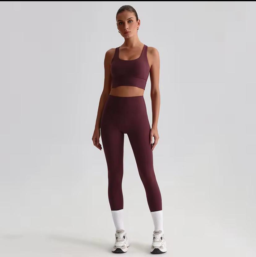 KYRA – Çapraz Sırt Dekolteli Crop Spor Takım